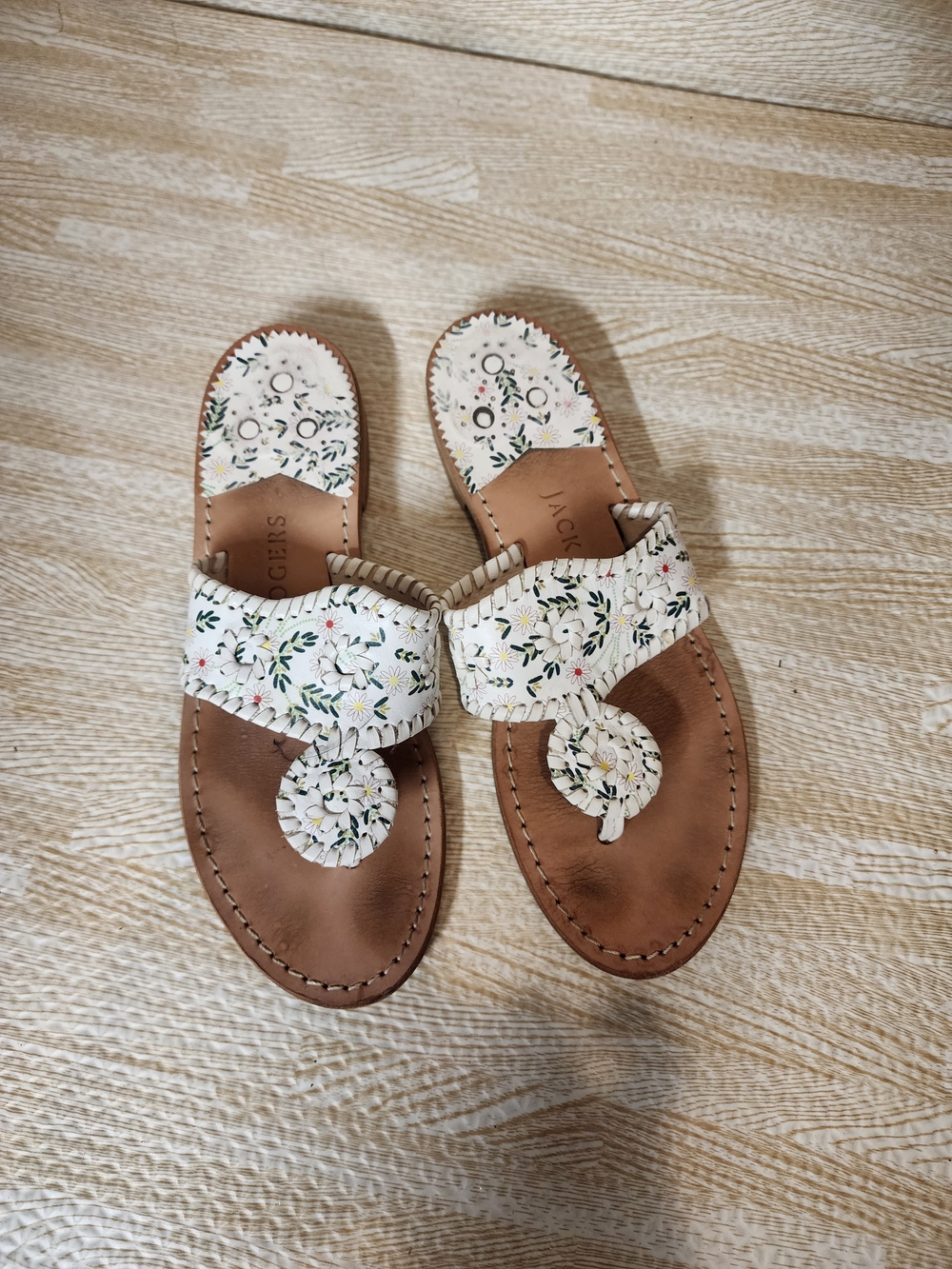 Jack Rogers White Floral Leather Toe-Post Sandals Size 7